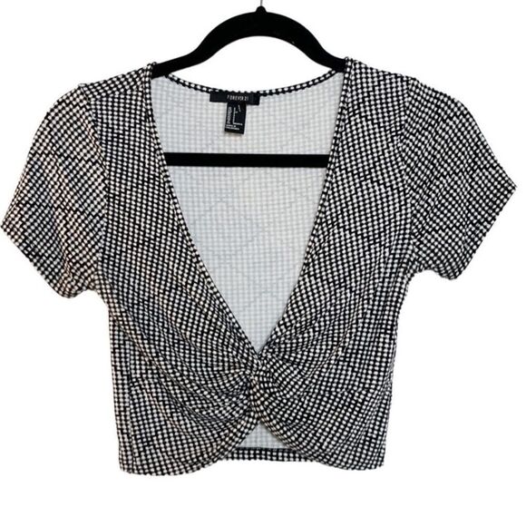 Forever 21 Plunging V Neck Short Sleeve Patterned Top Black and White Small - Picture 1 of 5